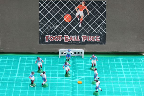 Football Puce