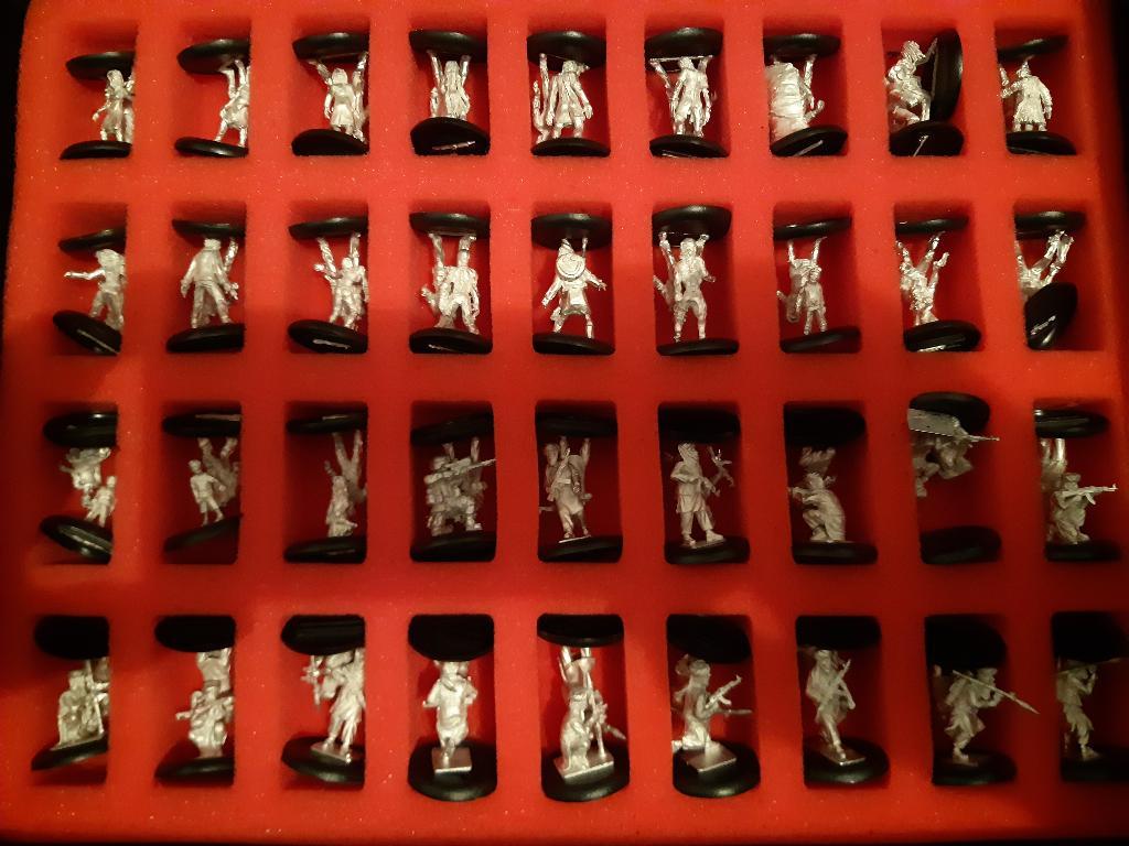 Figurines En Métal