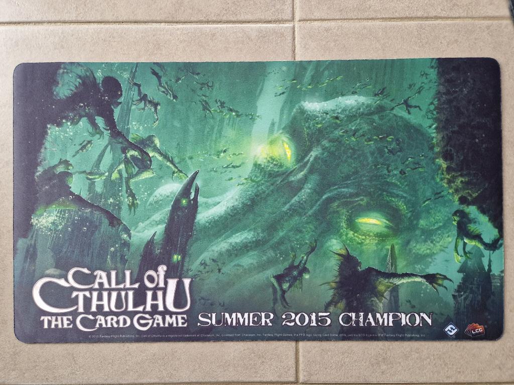 L'appel De Cthulhu - Jeu De Cartes - Playmat Summer 2015 Champion - Tapis De Jeu Jce