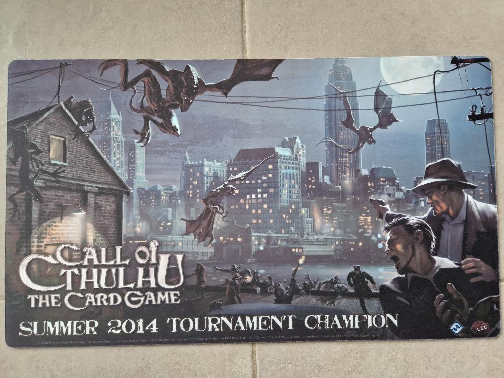 L'appel De Cthulhu - Jeu De Cartes - Playmat Summer 2014 Tournament Champion - Tapis De Jeu Jce