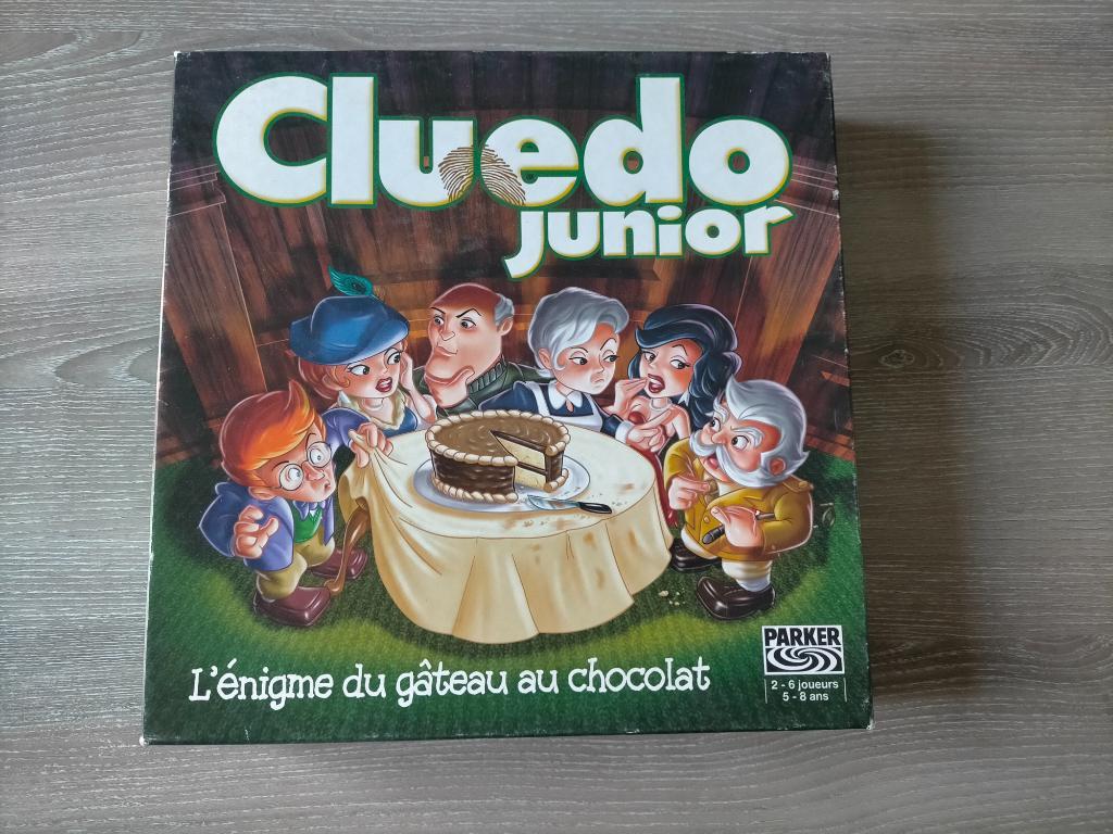 cluedo junior l'enigme du gateau au chocolat