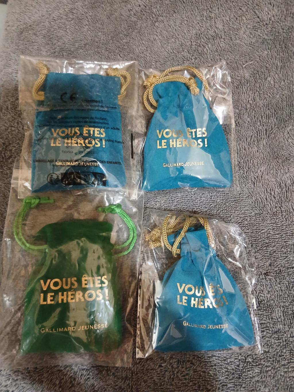 Un Livre Dont Vous êtes Le Héros - Pochon De Dés - Lots De 4 Pochons