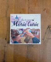 Boîte de Sur Les Traces De Marie Curie
