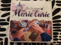 Boîte de Sur Les Traces De Marie Curie