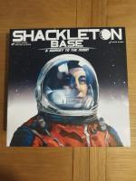 Boîte de Shackleton Base : A Journey To The Moon