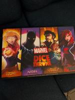 Boîte de Dice Throne Marvel - Black Panther, Captain Marvel, Black Widow, Dr Strange